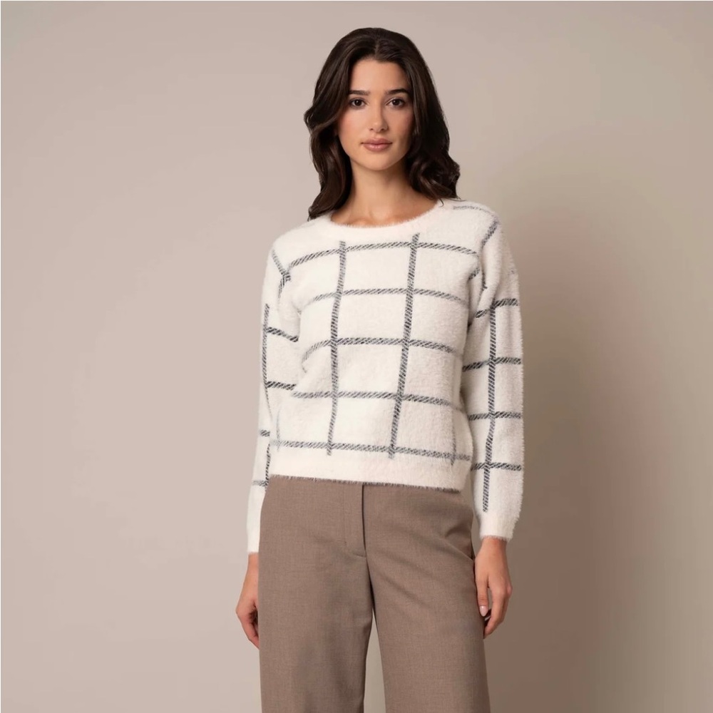 CYRUS NYC Pullover Sweater